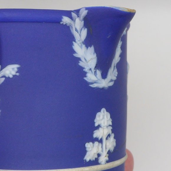 1905 Wedgwood Creamer Dark Blue Jasperware W Issues - See Photos - Picture 12 of 17